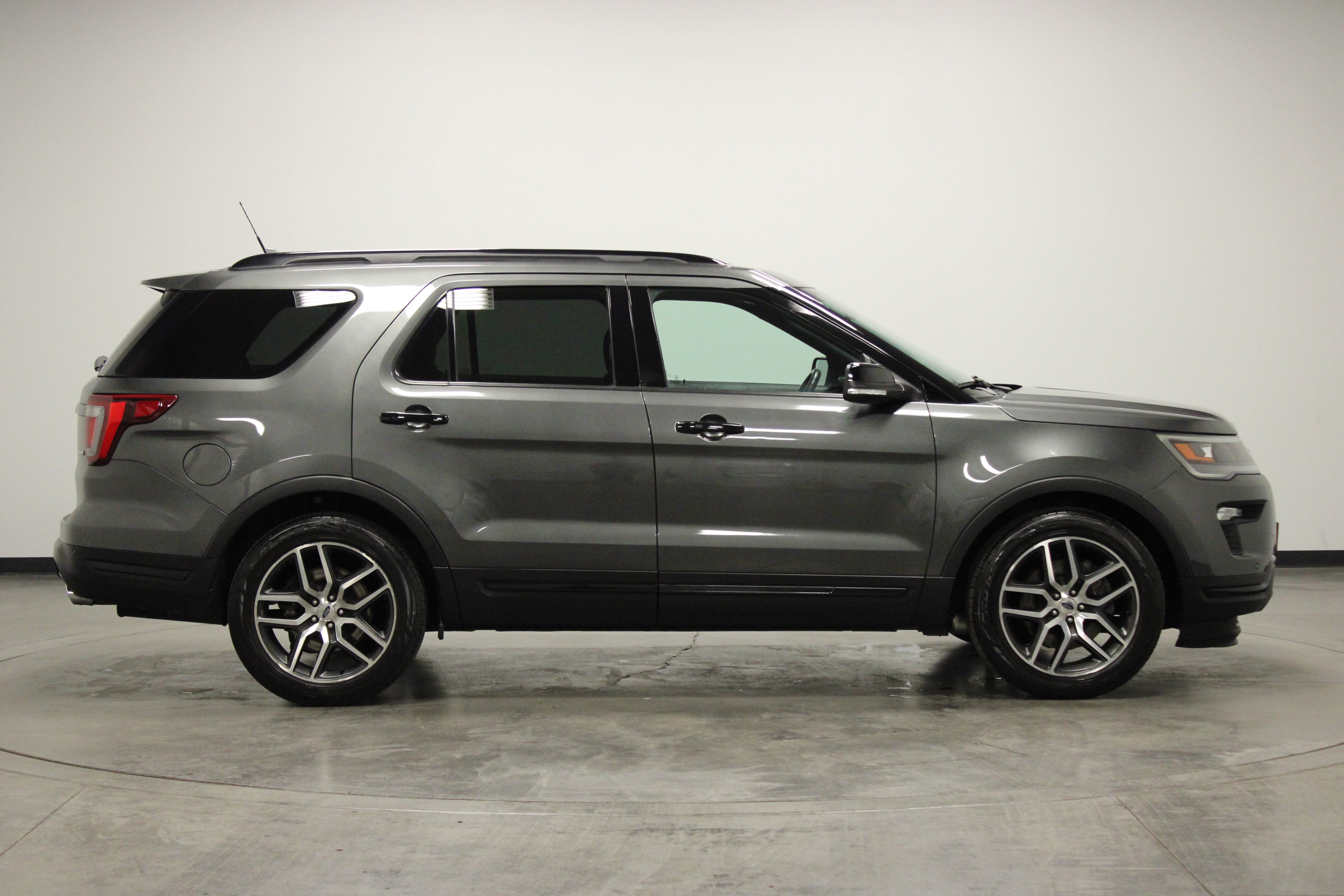 Used 2018 Ford Explorer Sport AWD/4WD image 9