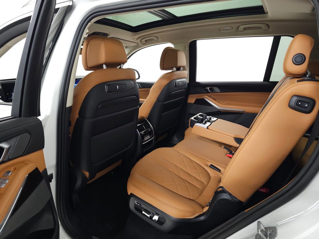 Used 2024 BMW X7 xDrive40i w/ Executive Package image 42