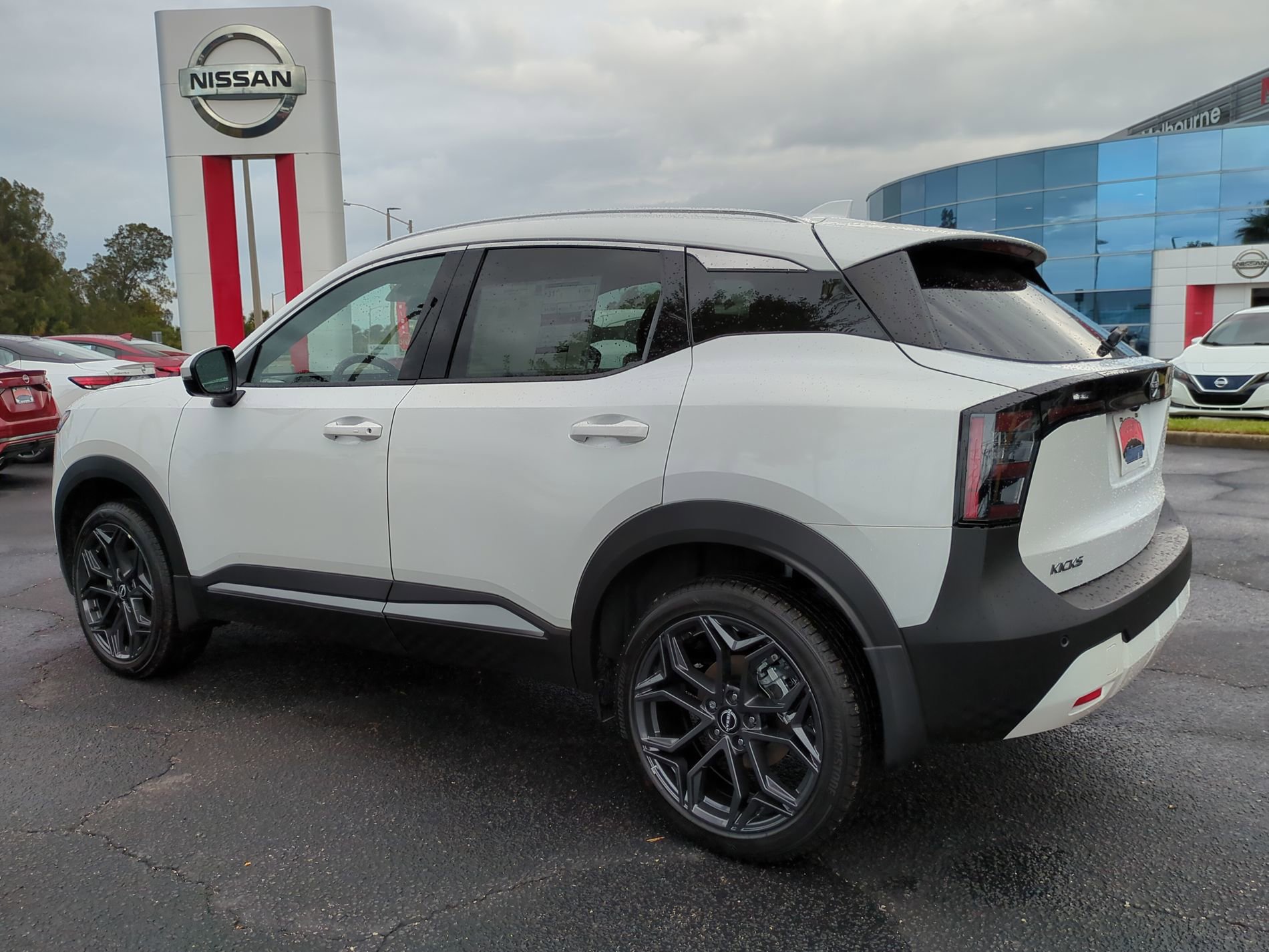 New 2026 Nissan Kicks SR FWD image 6