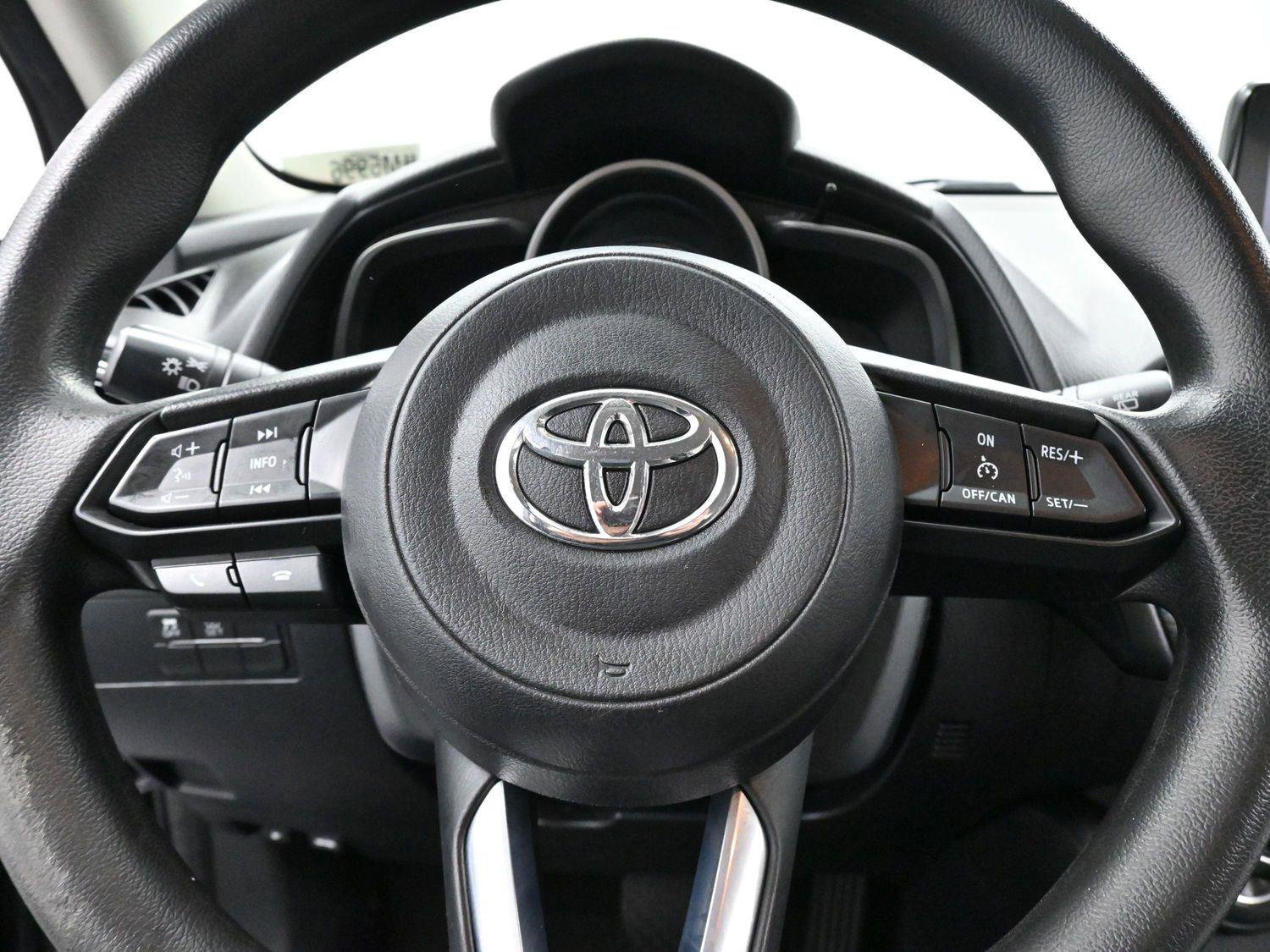 Used 2020 Toyota Yaris LE image 15