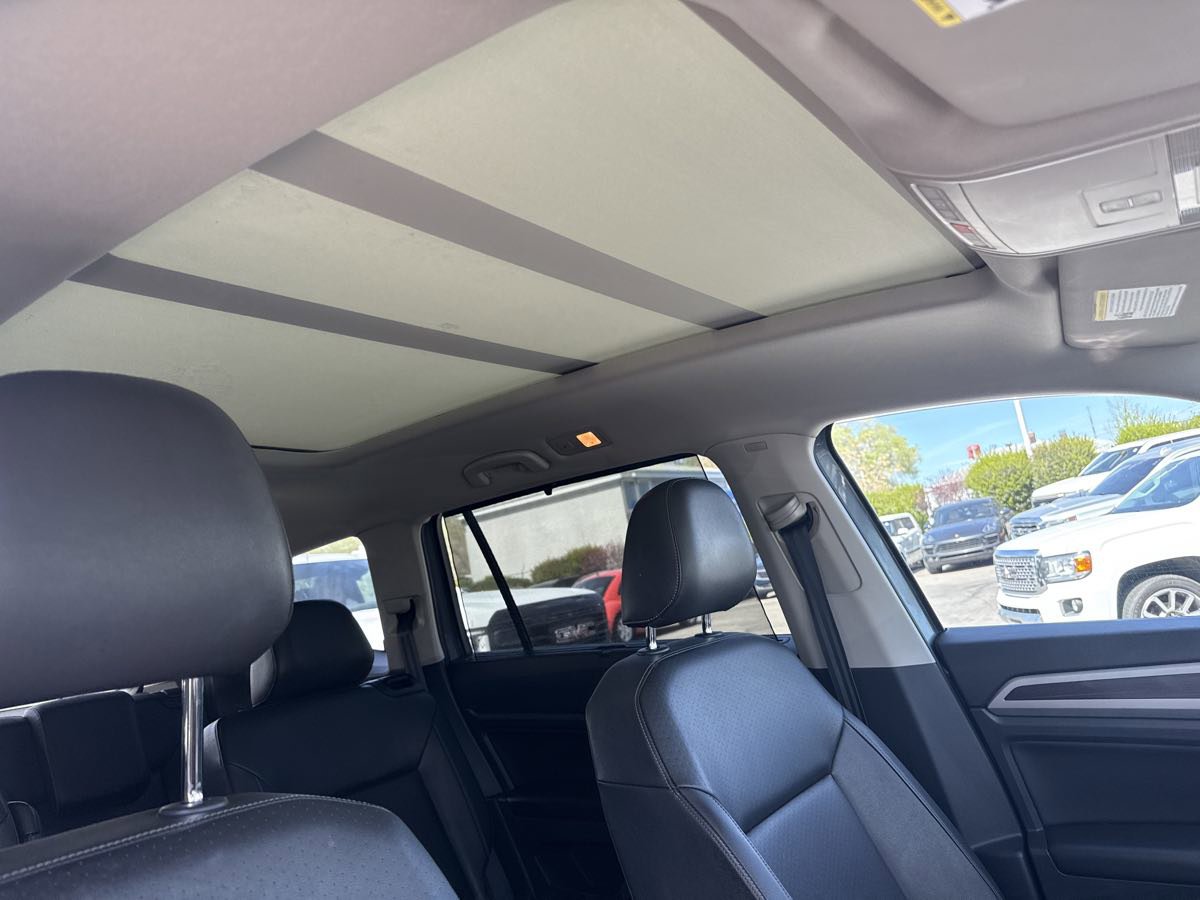 Used 2019 Volkswagen Atlas SEL R-Line AWD/4WD image 25