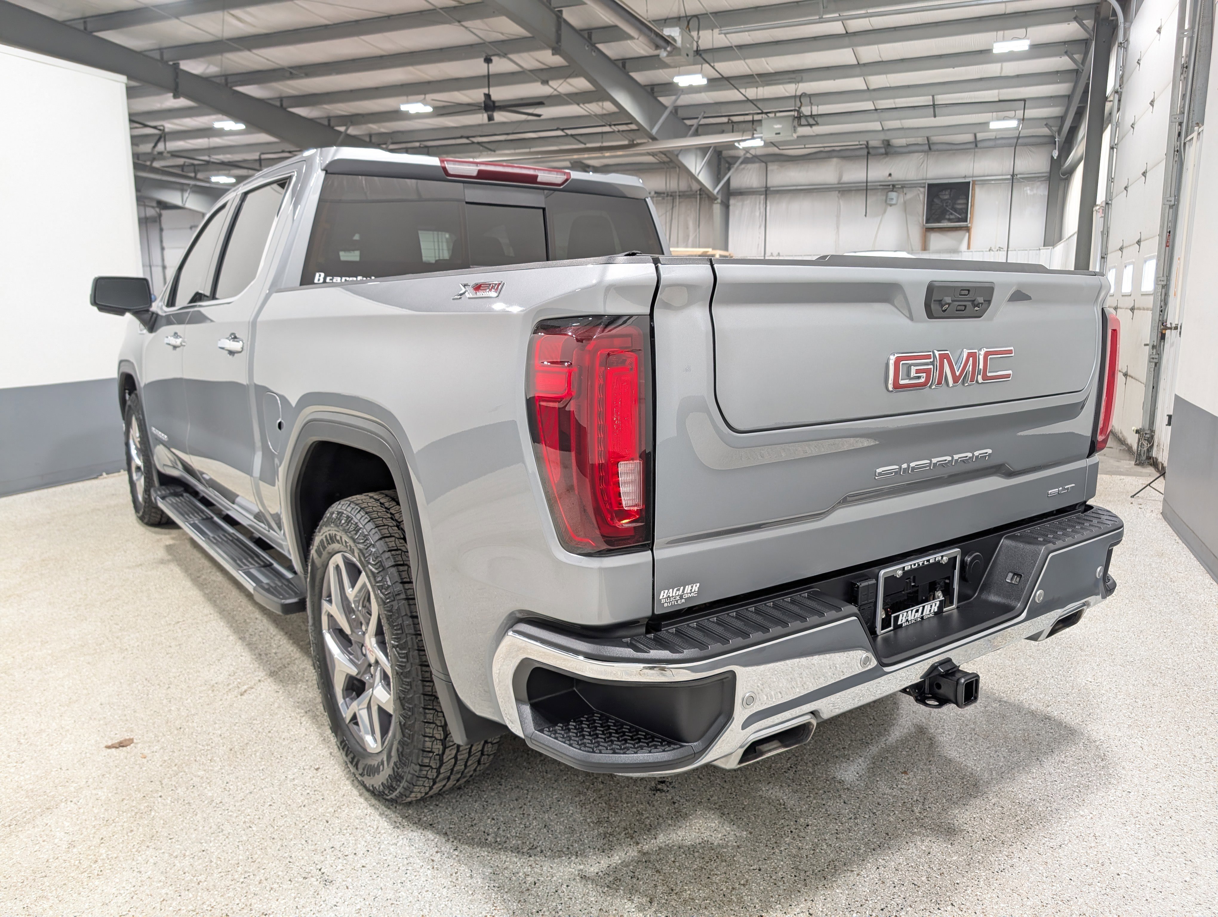 Used 2023 GMC Sierra 1500 SLT w/ SLT Premium Plus Package image 5