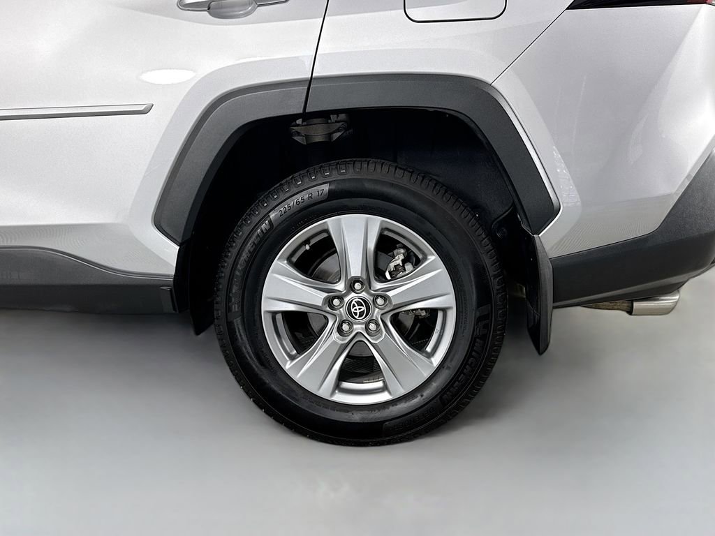 Used 2022 Toyota RAV4 XLE w/ XLE Grade Weather Package AWD/4WD image 31