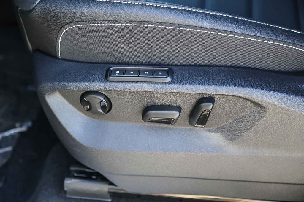 New 2026 Volkswagen Atlas Cross Sport SEL R-Line image 27