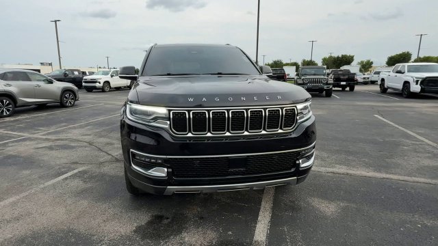 Used 2022 Jeep Wagoneer Series III w/ Premium Group I AWD/4WD image 3
