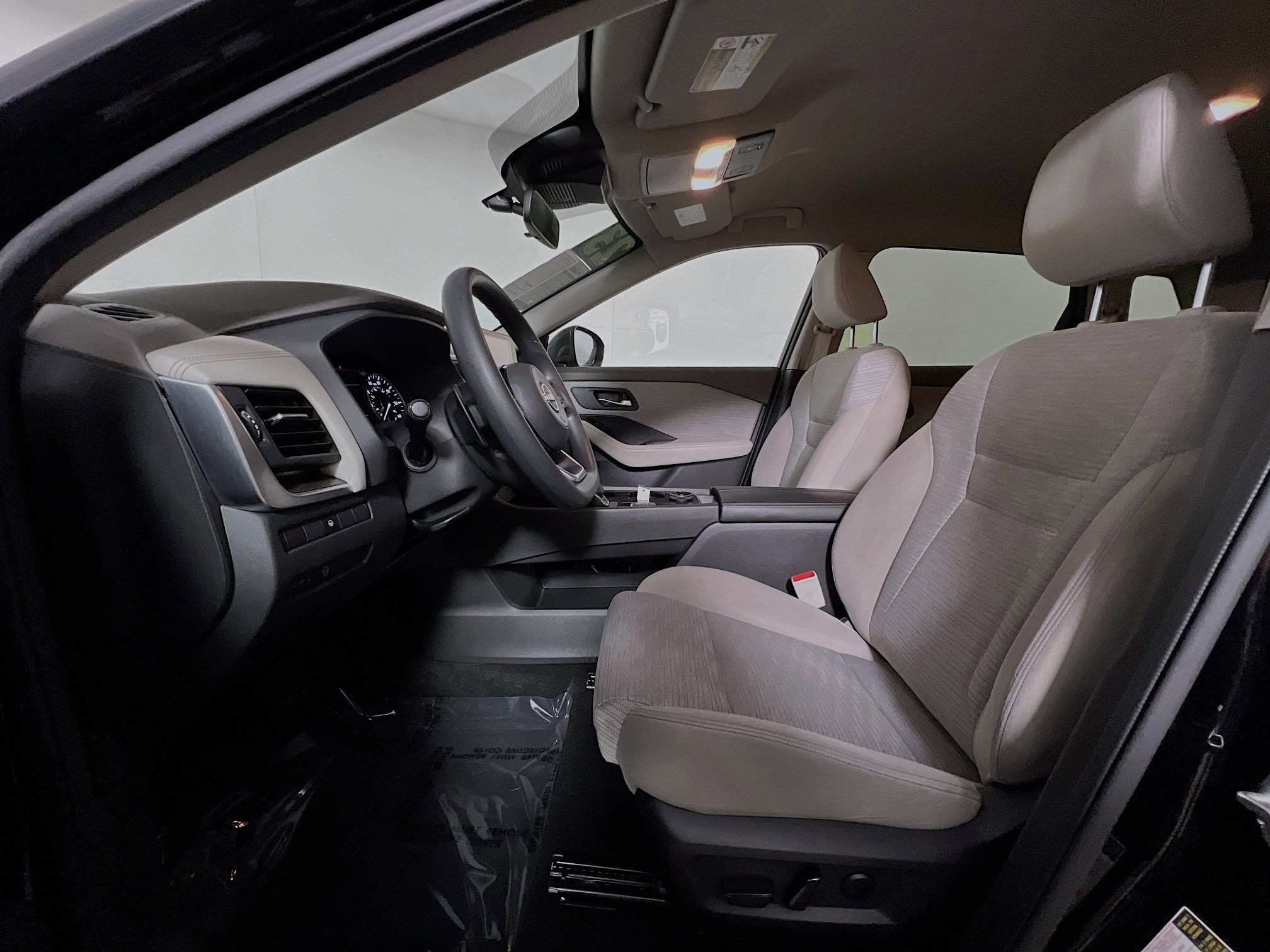 Used 2023 Nissan Rogue SV image 15