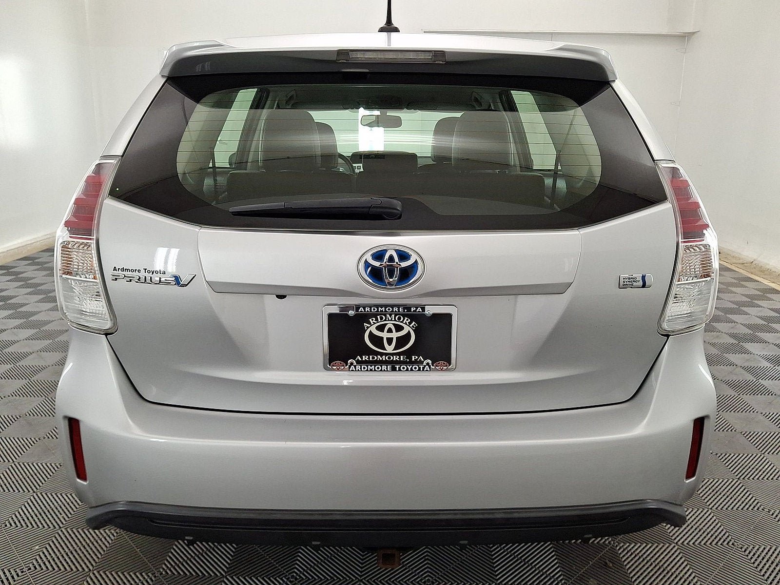 Used 2017 Toyota Prius V Four w/ Carpet Mat Package FWD image 15