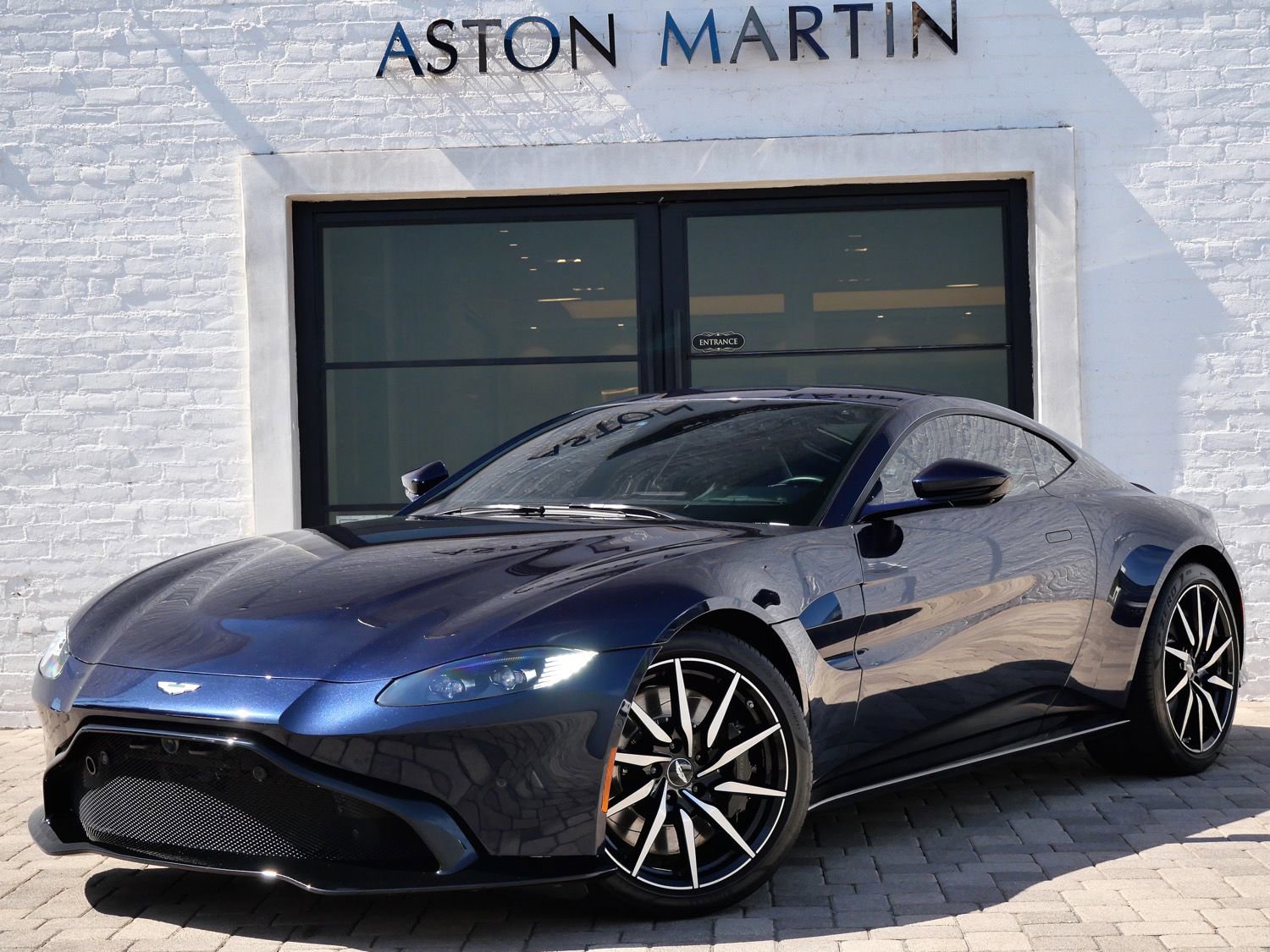 Used 2020 Aston Martin V8 Vantage Coupe RWD image 17