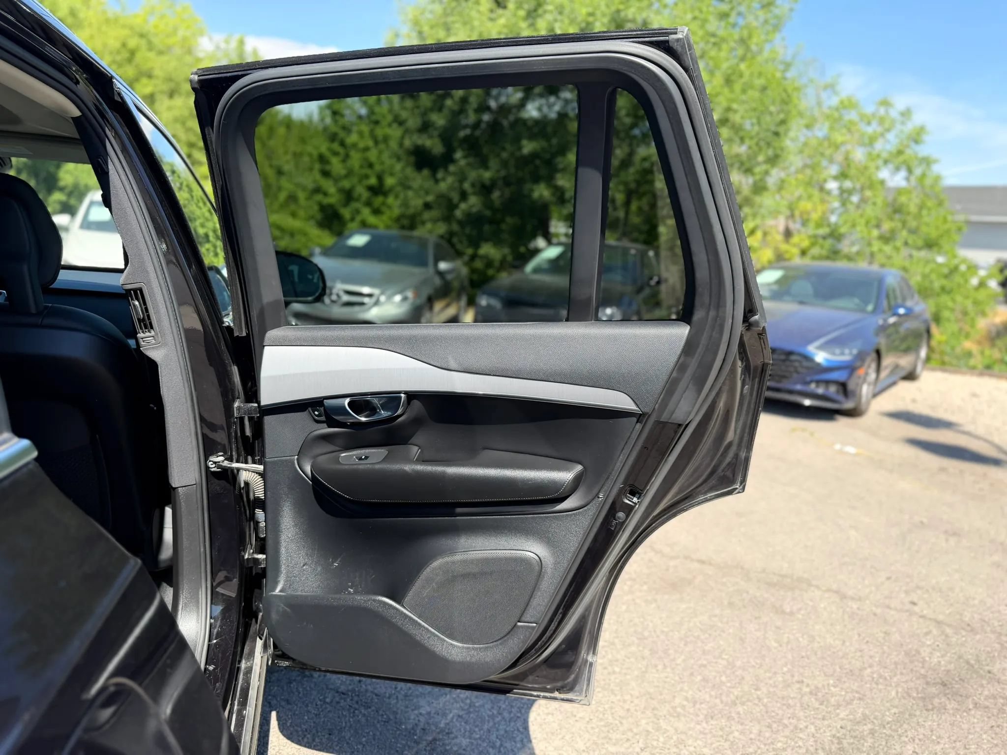 Used 2021 Volvo XC90 T5 Momentum w/ Protection Package Premier AWD/4WD image 13
