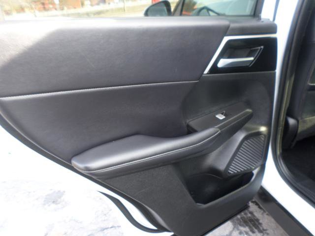 Used 2024 Mitsubishi Outlander SE image 32