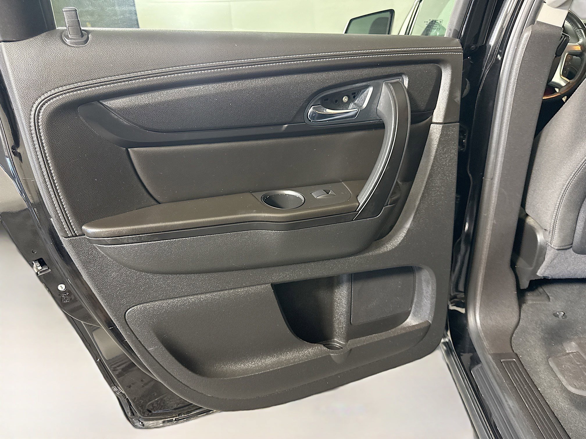 Used 2016 GMC Acadia SLE image 25