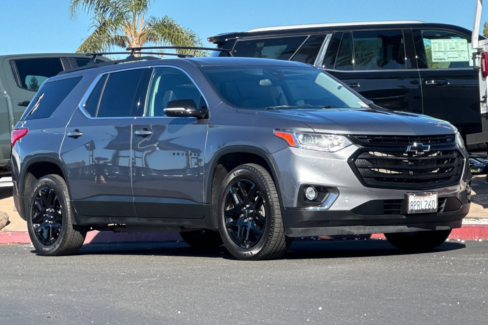 Used 2020 Chevrolet Traverse LT w/ LPO, Blackout Package image 2