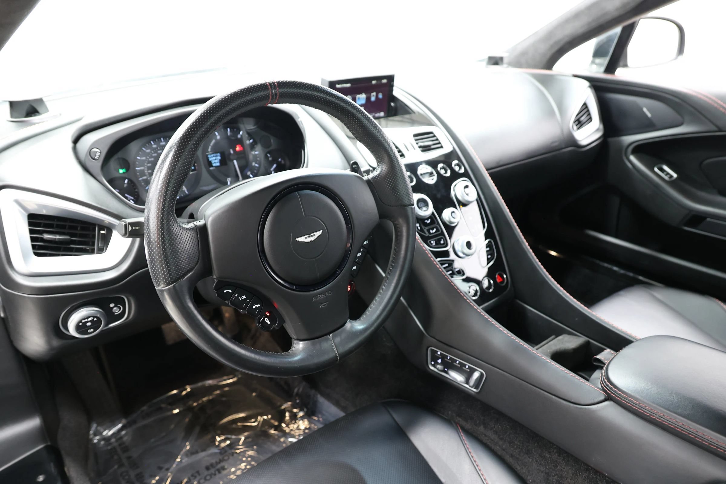 Used 2014 Aston Martin Vanquish Coupe RWD image 2
