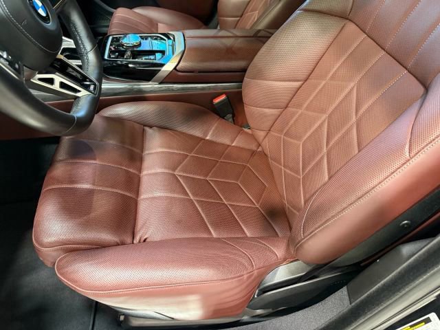 Used 2025 BMW 760i xDrive w/ Executive Package image 77