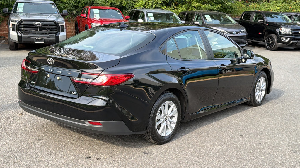 Used 2025 Toyota Camry LE FWD image 4