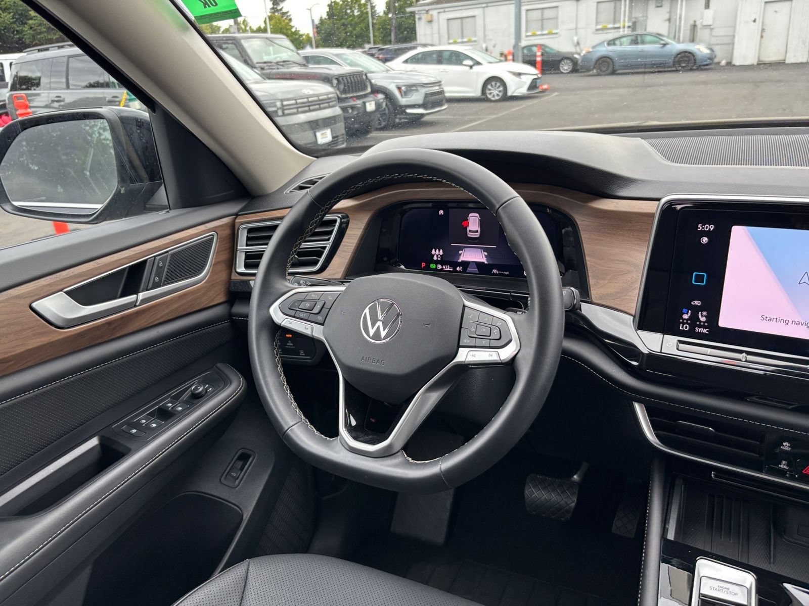 Used 2026 Volkswagen Atlas SE FWD image 38