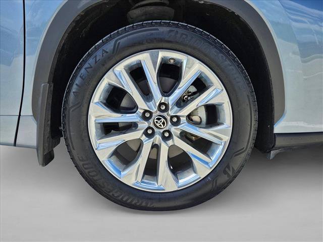 Used 2023 Toyota Highlander Limited FWD image 23