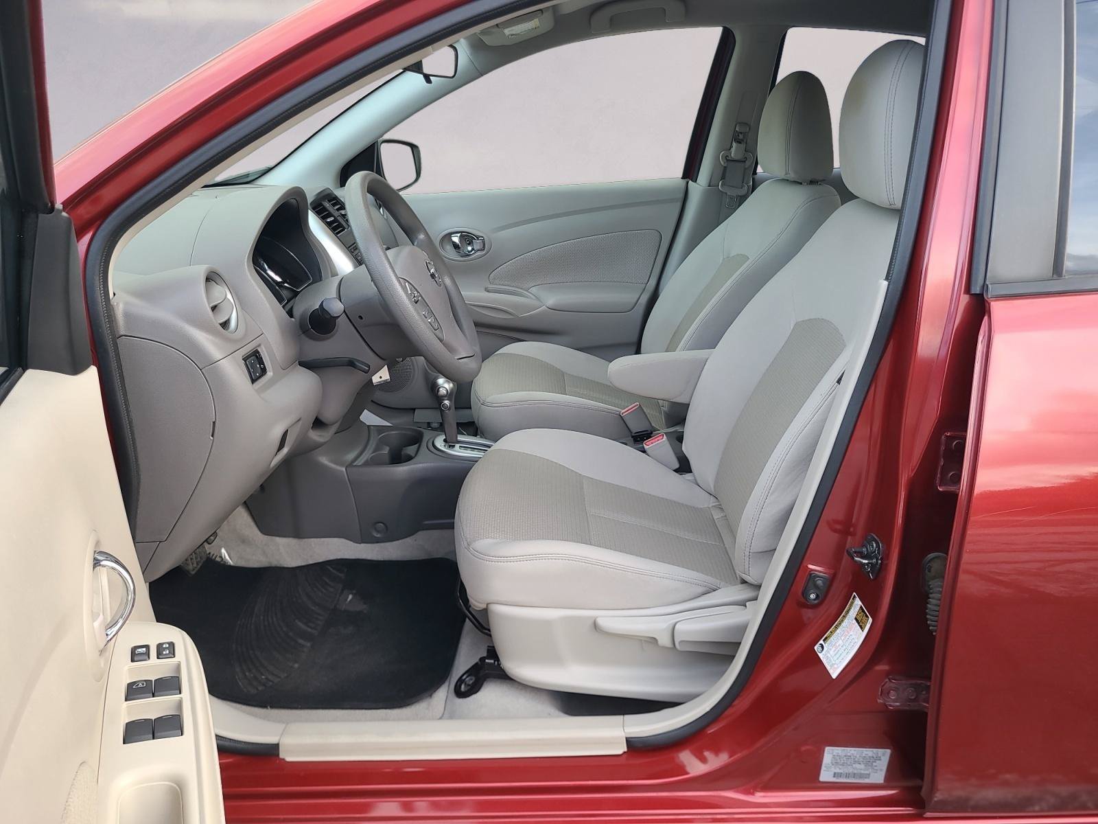 Used 2016 Nissan Versa SV w/ SV Appearance Package FWD image 11