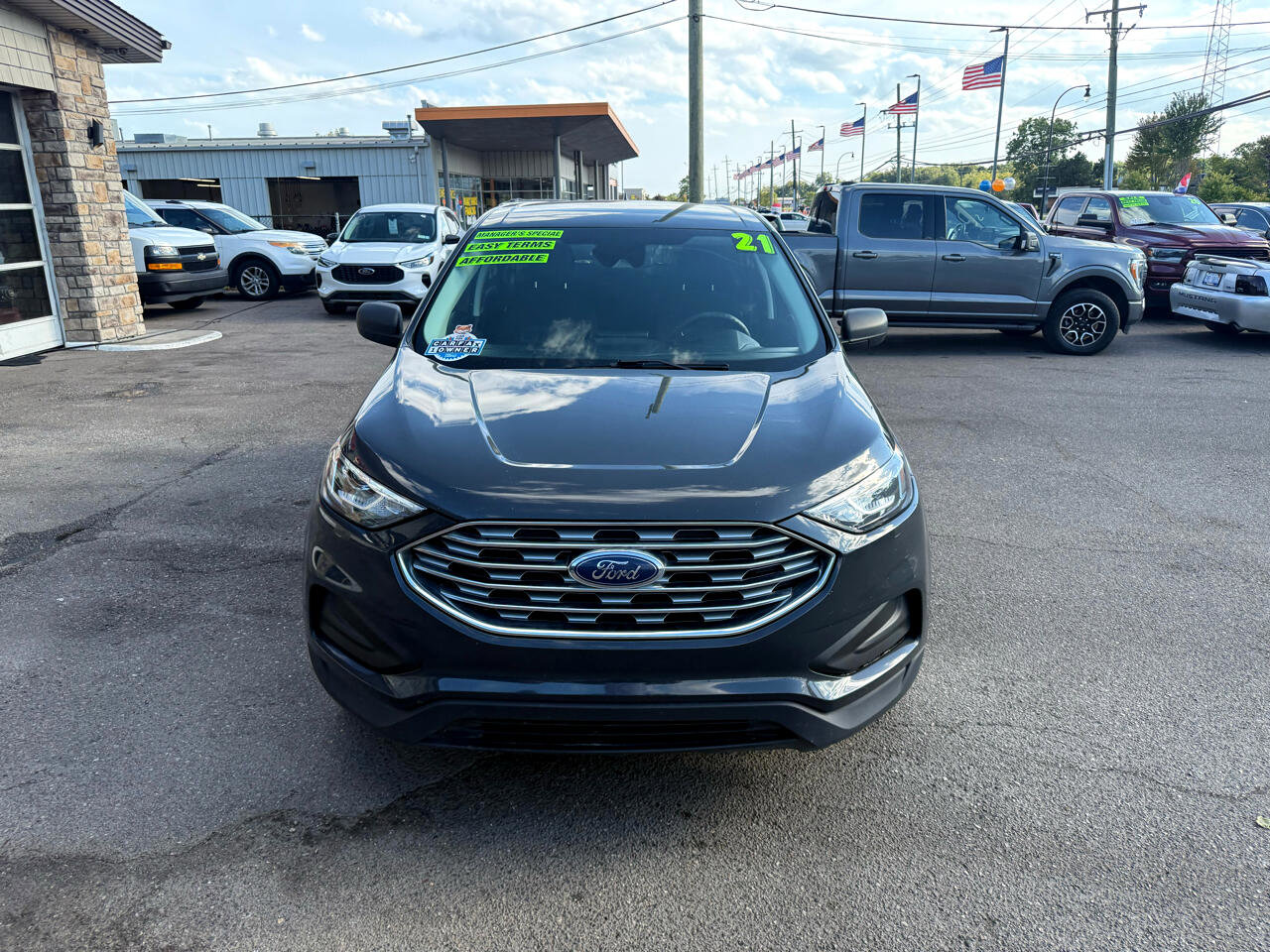 Used 2021 Ford Edge SE w/ Cargo Accessory Package image 3