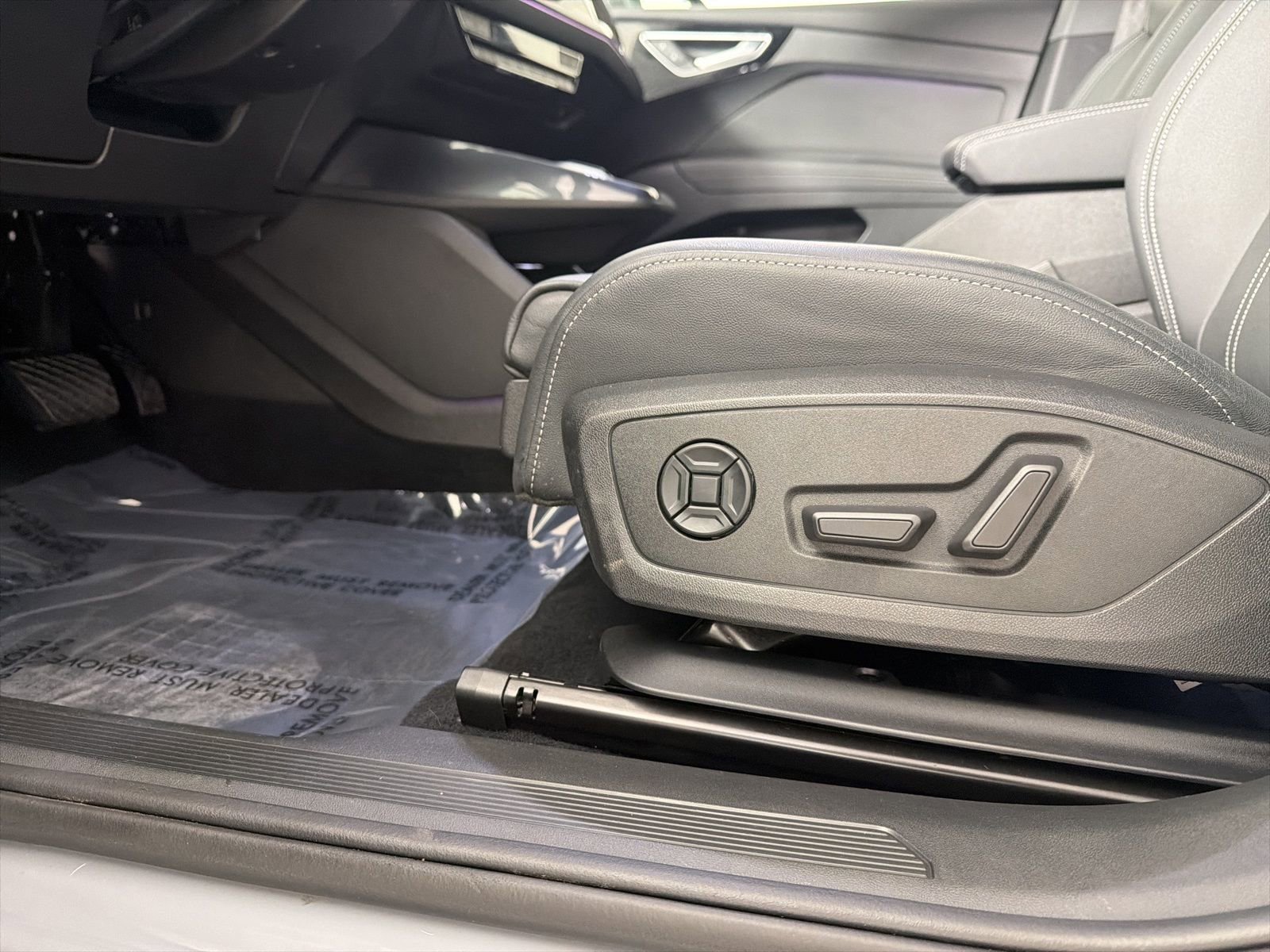 Used 2023 Audi Q4 e-tron Prestige w/ Black Optic Package image 12