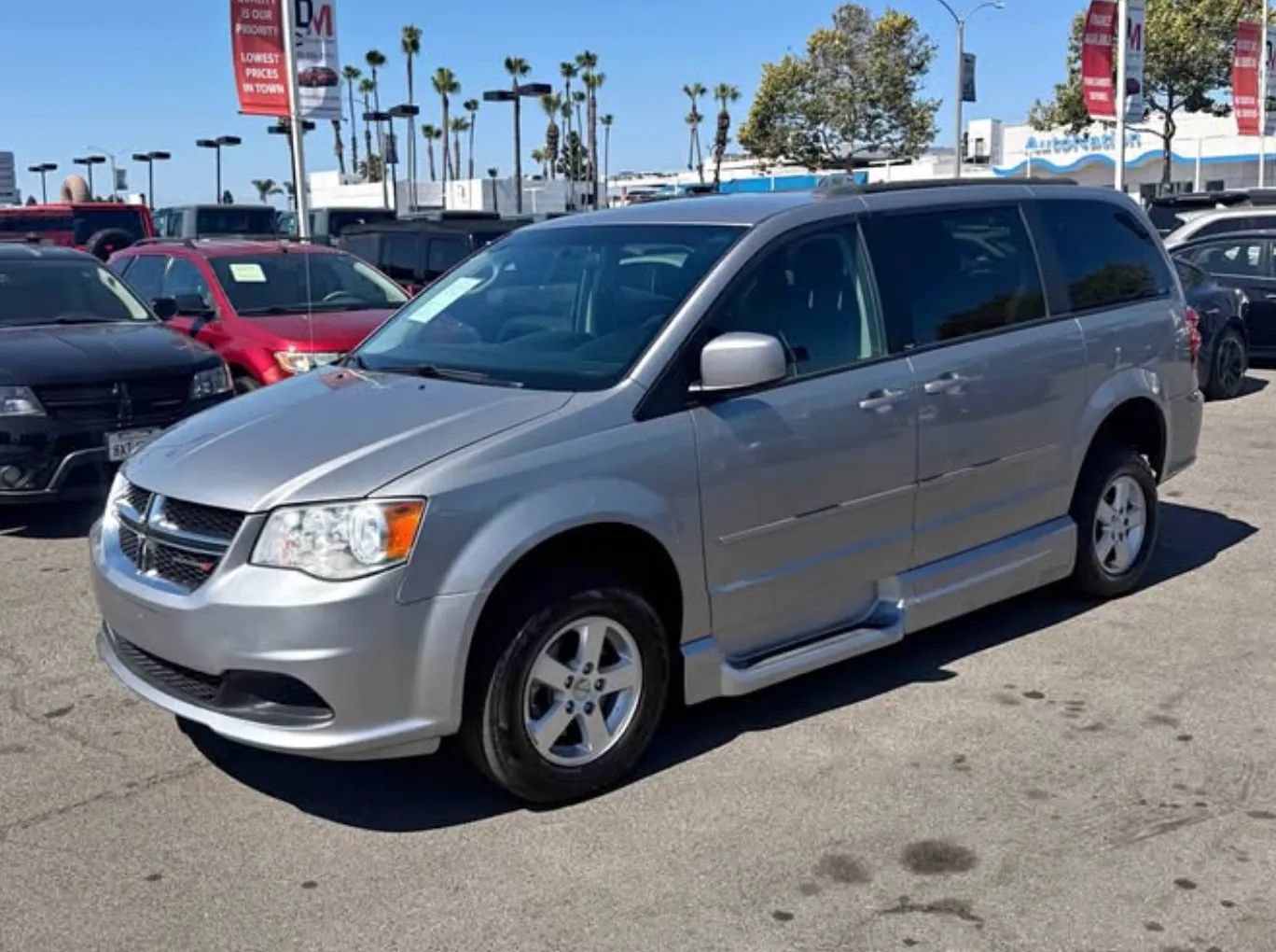Used 2013 Dodge Grand Caravan SXT FWD image 2