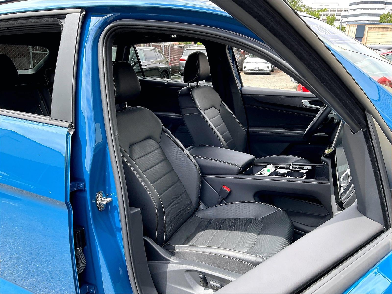 Certified 2025 Volkswagen Atlas Cross Sport SEL R-Line AWD/4WD image 6