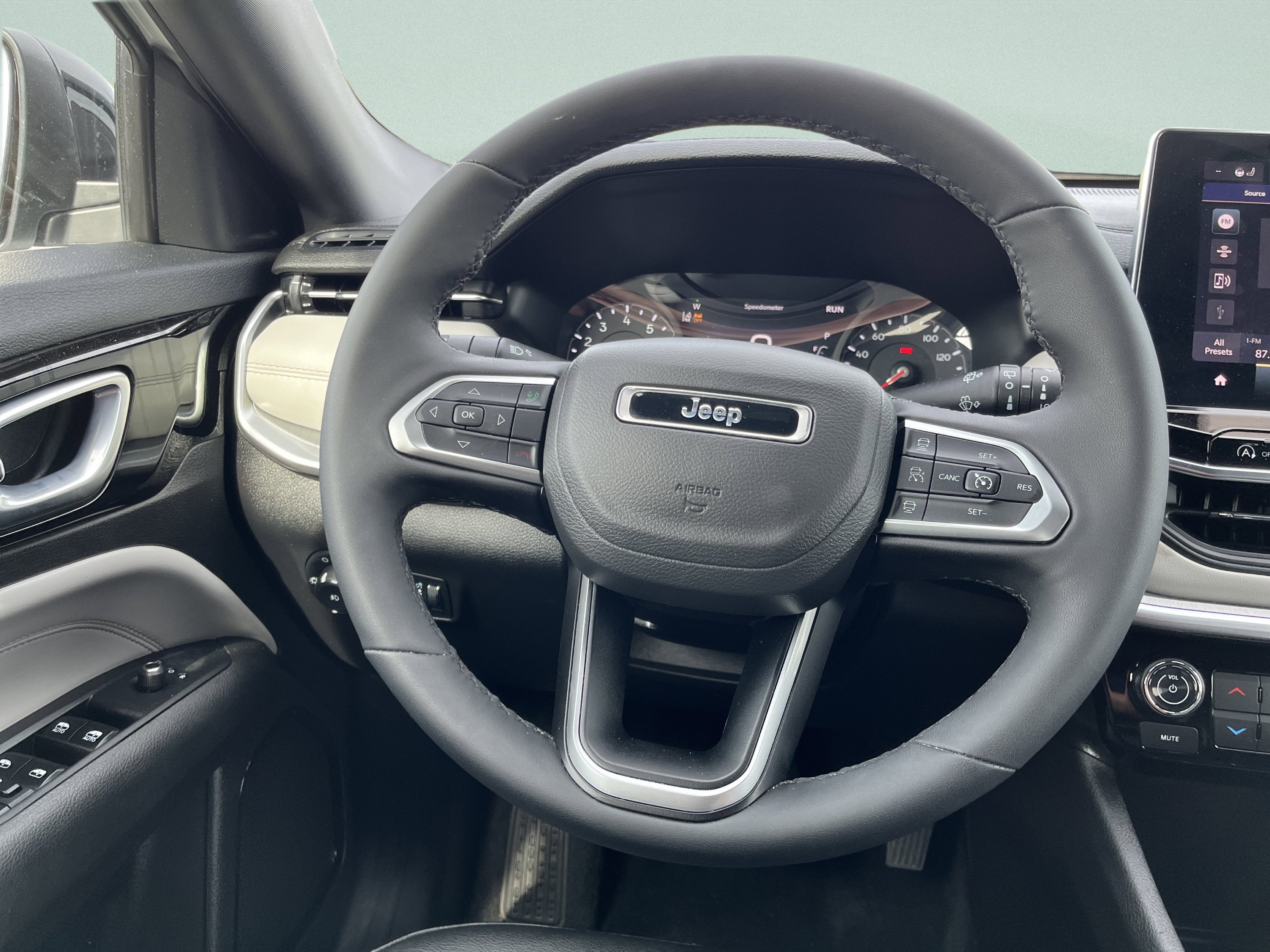 Used 2025 Jeep Compass Limited AWD/4WD image 26