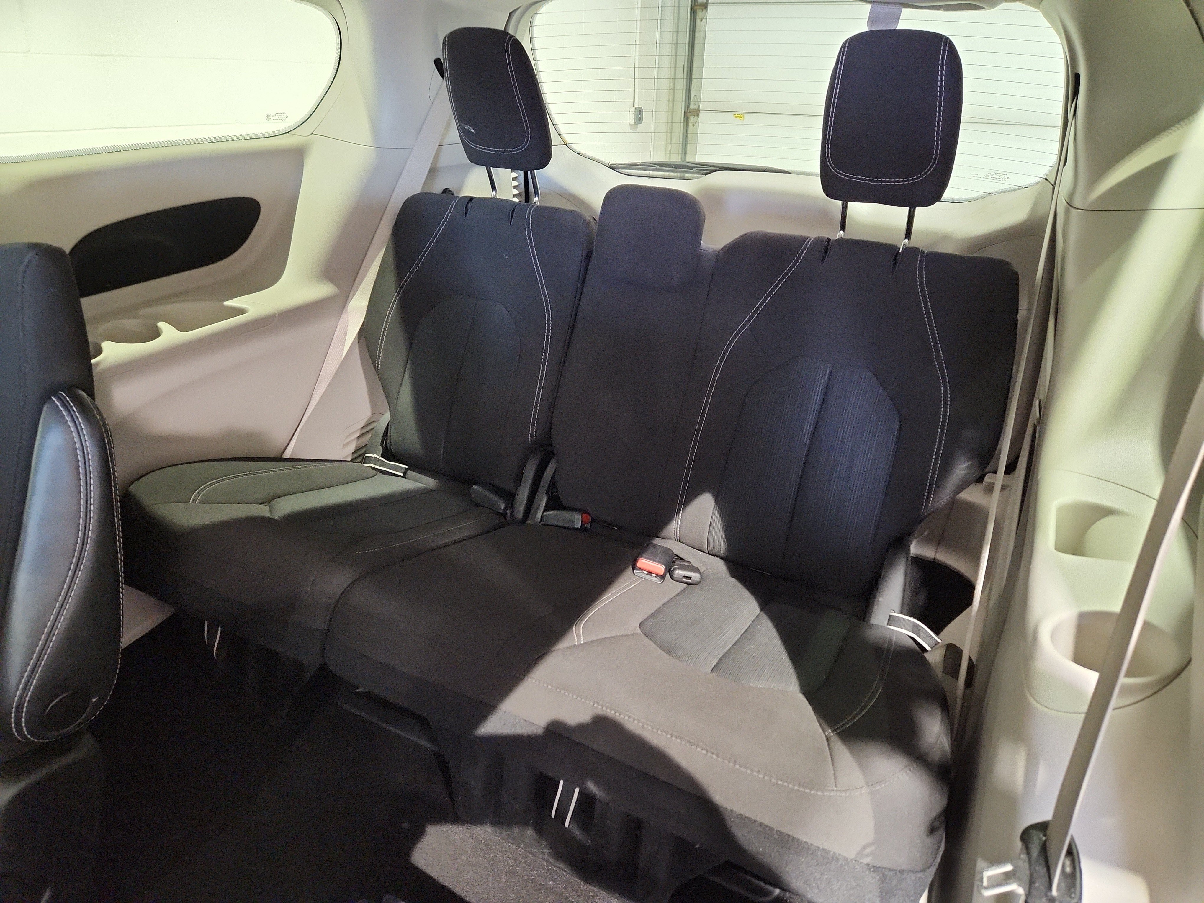 Used 2023 Chrysler Voyager LX FWD image 17