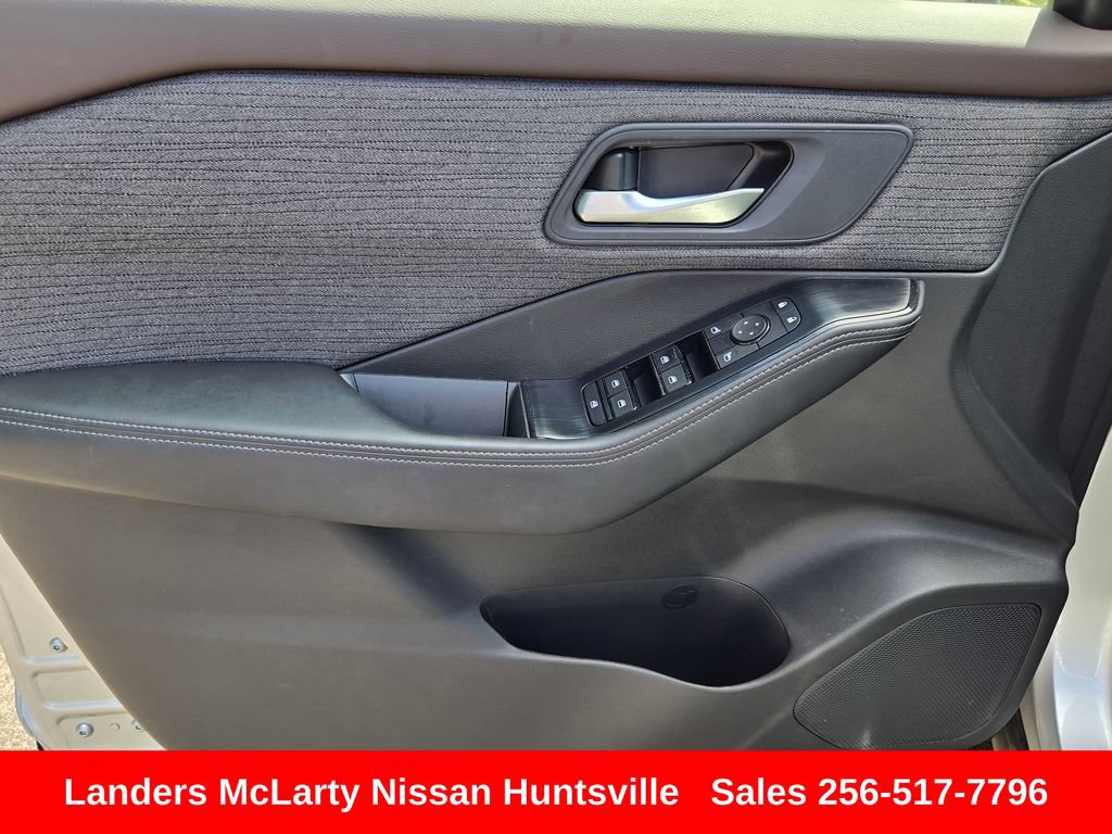 Used 2023 Nissan Rogue SV FWD image 20