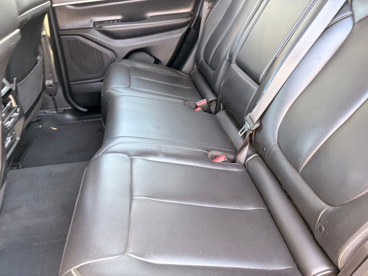 Used 2023 Jeep Grand Cherokee Limited AWD/4WD image 13