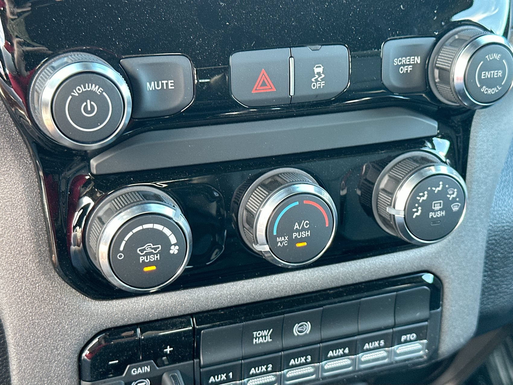 New 2026 RAM 3500 Tradesman AWD/4WD image 18