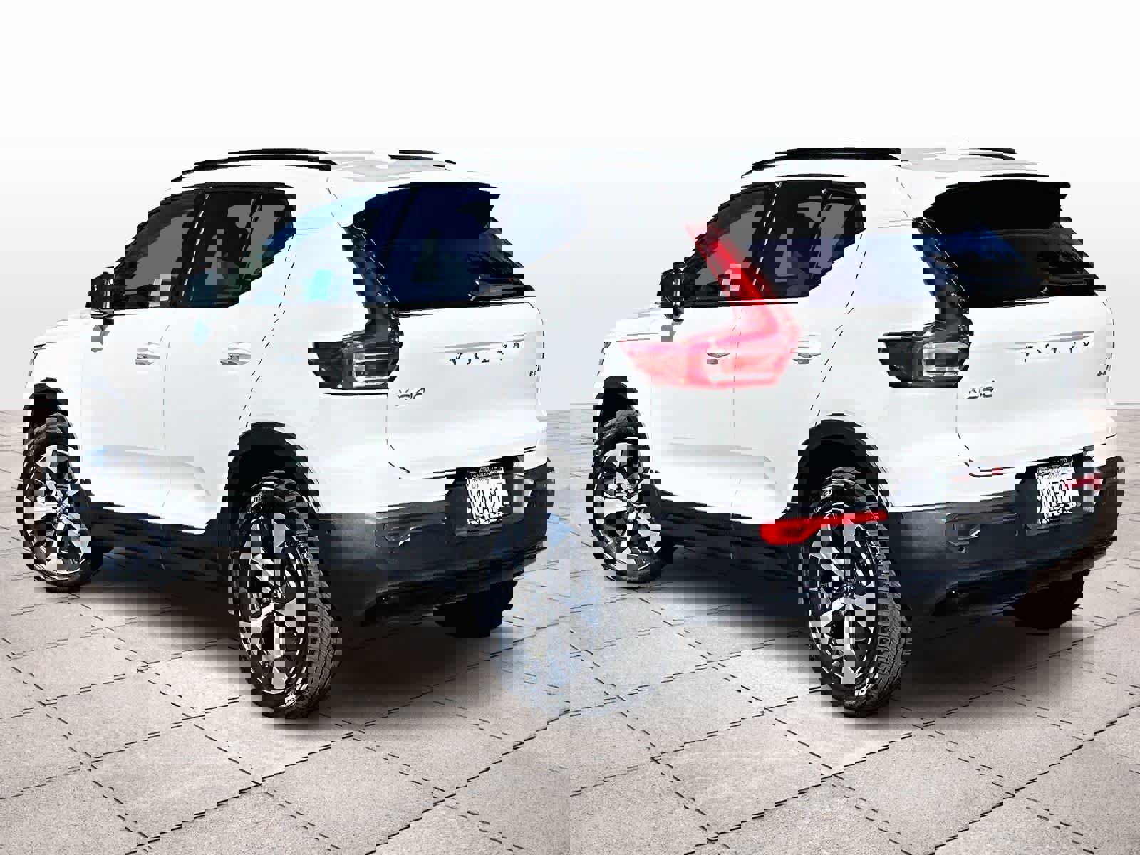 Used 2026 Volvo XC40 B5 Plus w/ Protection Package Premier image 15