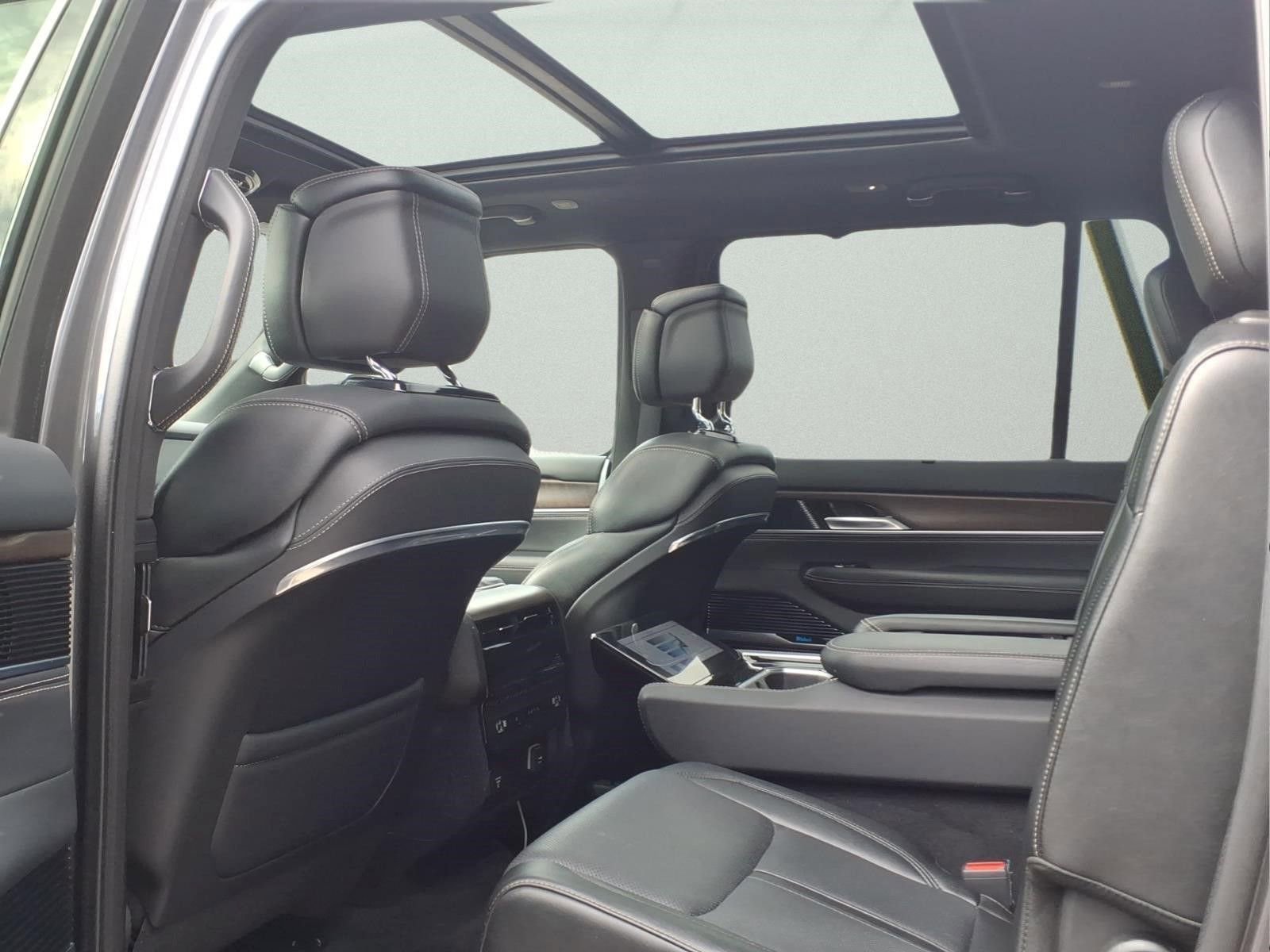Used 2024 Jeep Grand Wagoneer L 4WD image 15