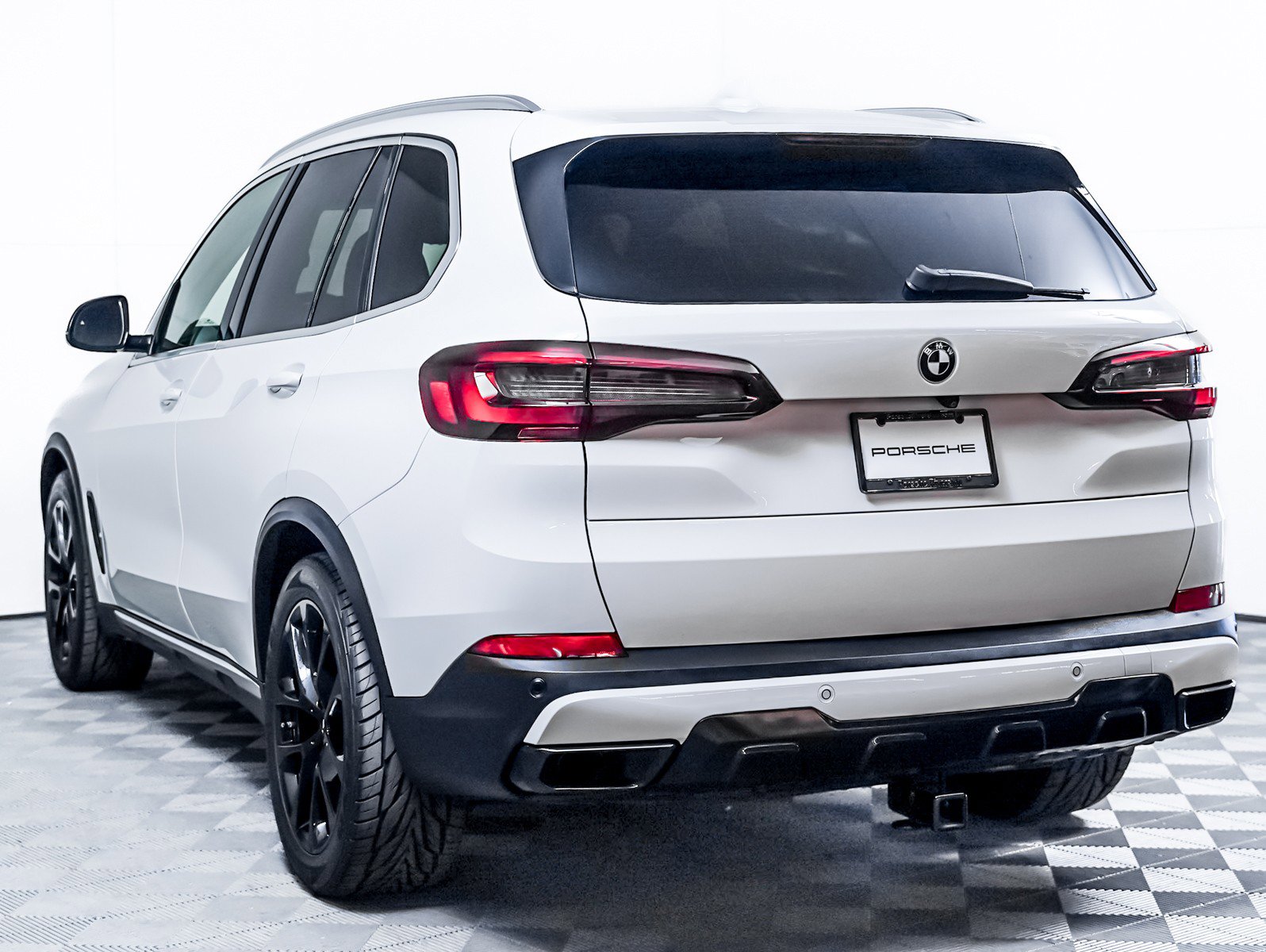 Used 2021 BMW X5 xDrive40i w/ Convenience Package AWD/4WD image 2