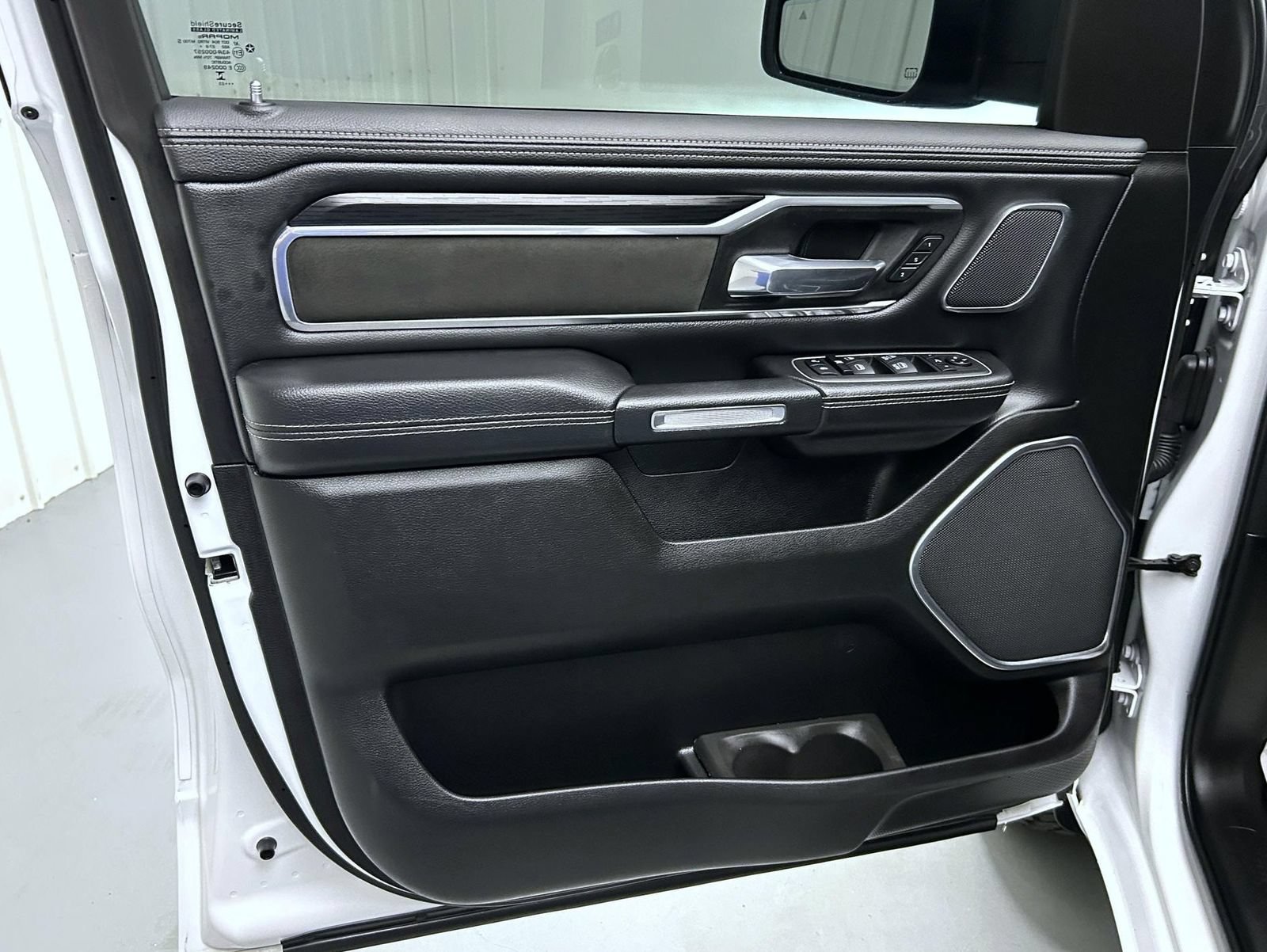 Used 2023 RAM 1500 Laramie AWD/4WD image 9