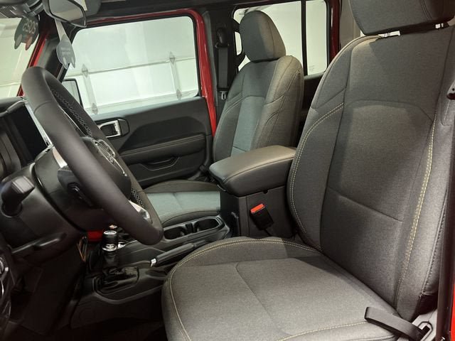 Used 2025 Jeep Wrangler Unlimited Sahara w/ Safety Group AWD/4WD image 18