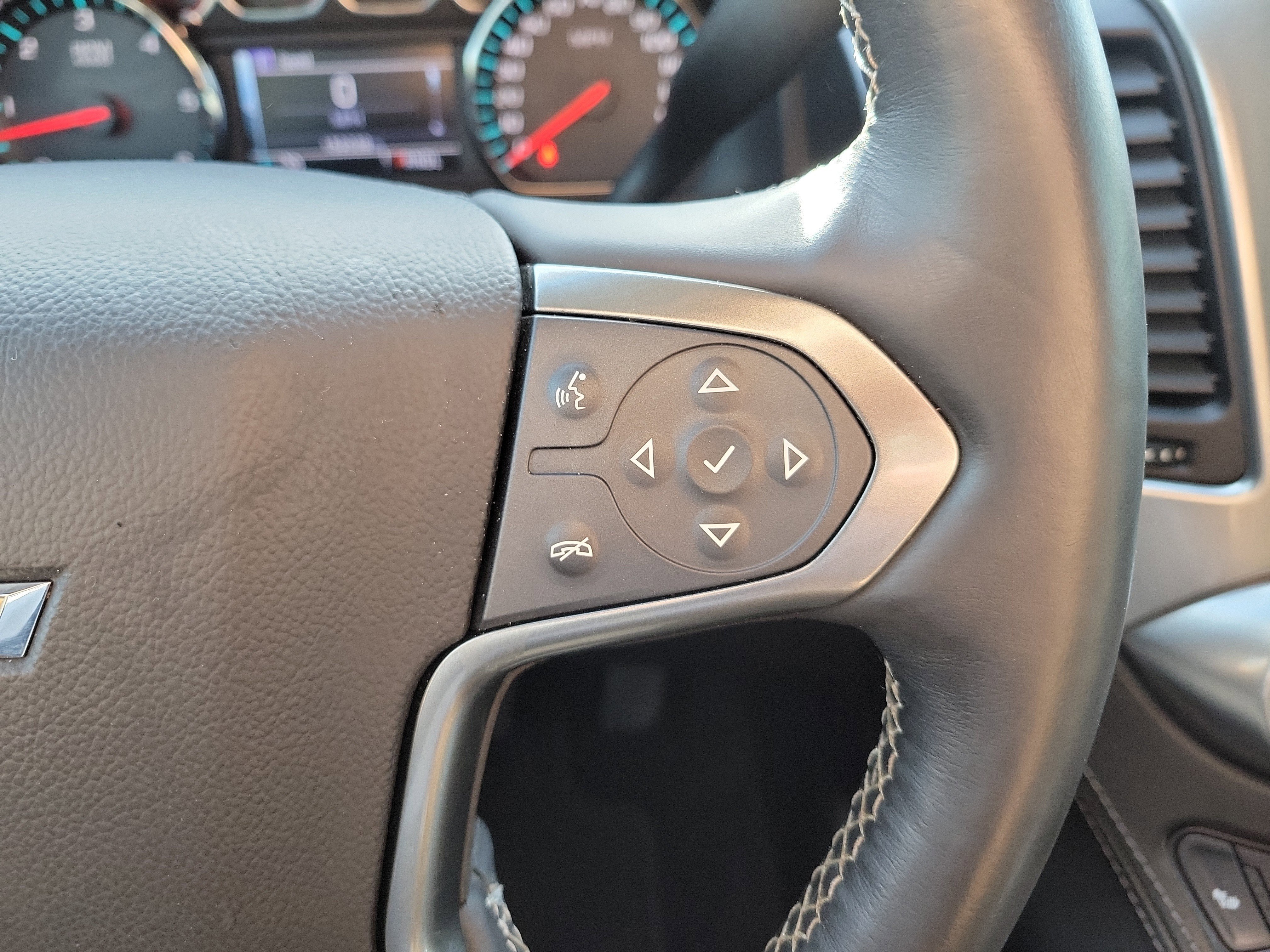 Used 2018 Chevrolet Tahoe LT w/ Luxury Package RWD image 30