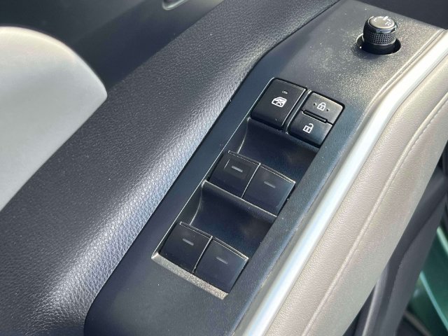 Used 2023 Toyota Highlander XLE AWD/4WD image 23