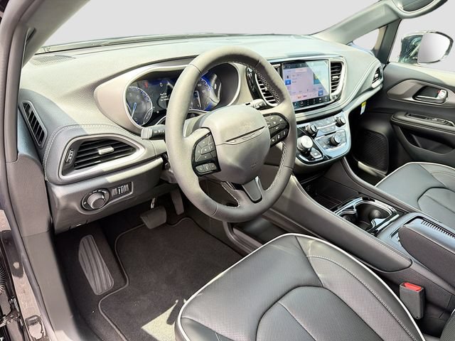 New 2027 Chrysler Pacifica Limited FWD image 9