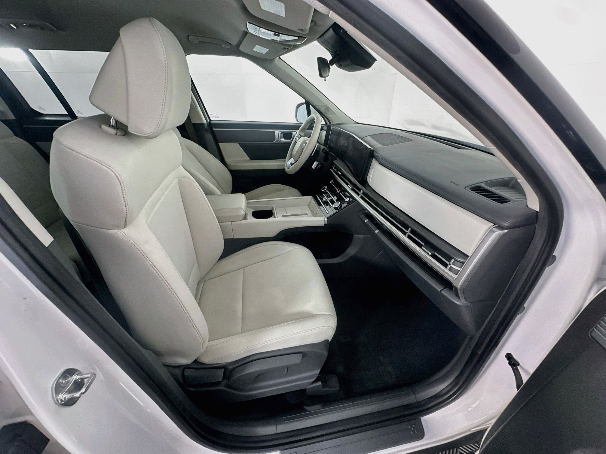 Used 2025 Hyundai Santa Fe SE FWD image 33