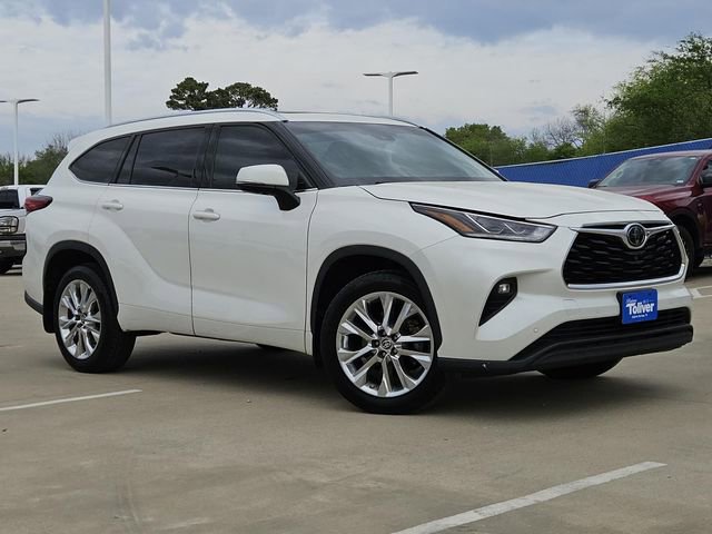 Used 2020 Toyota Highlander Limited image 2