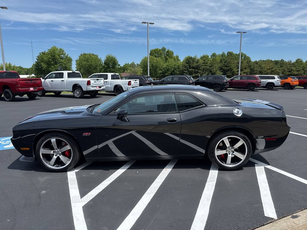 Used 2014 Dodge Challenger SRT8 w/ Harman/Kardon Audio Group RWD image 5