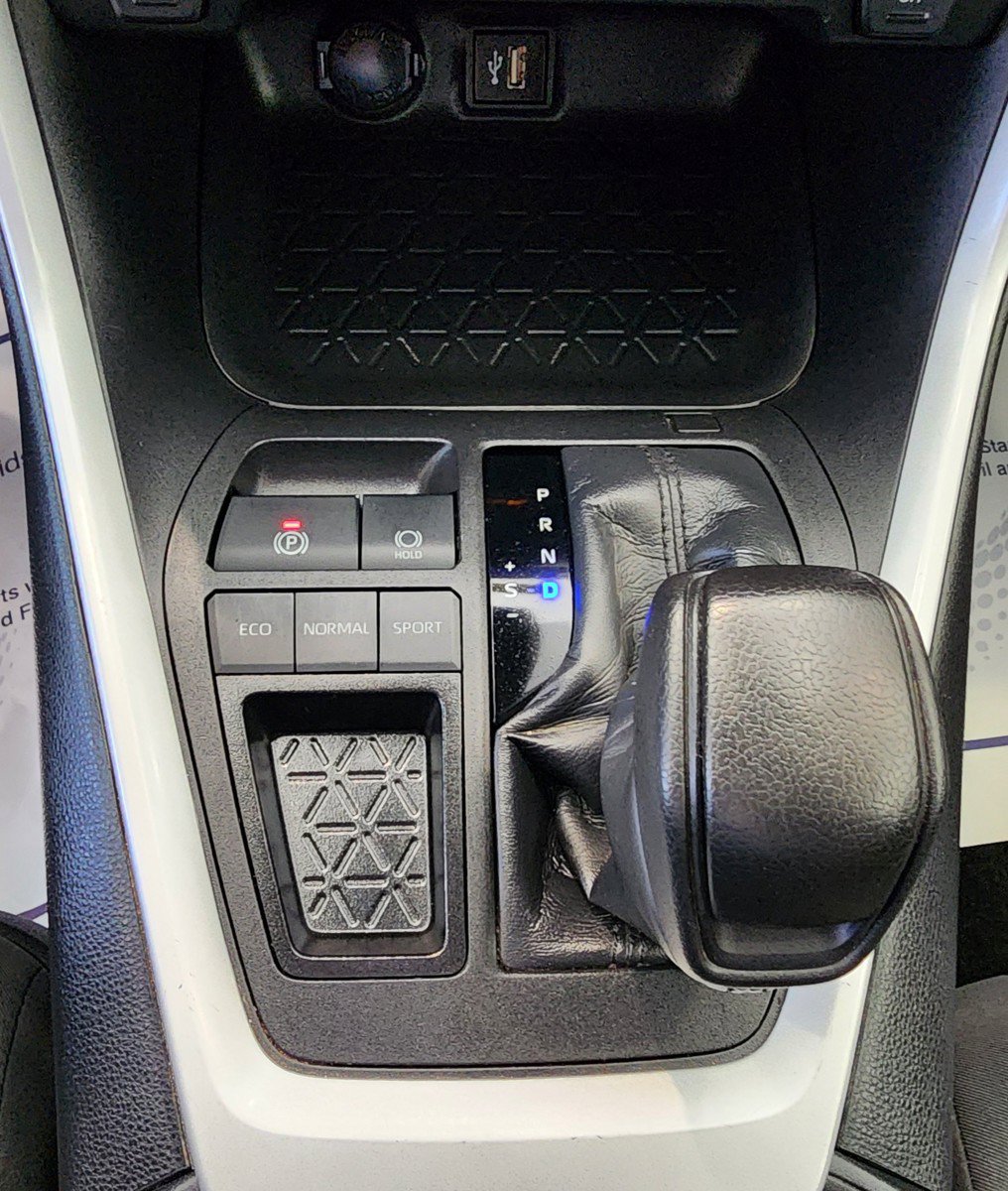 Used 2024 Toyota RAV4 XLE FWD image 15