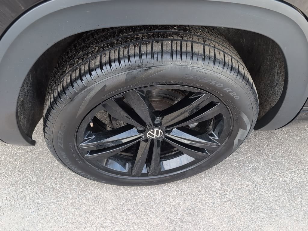 Used 2023 Volkswagen Atlas SEL R-Line image 10