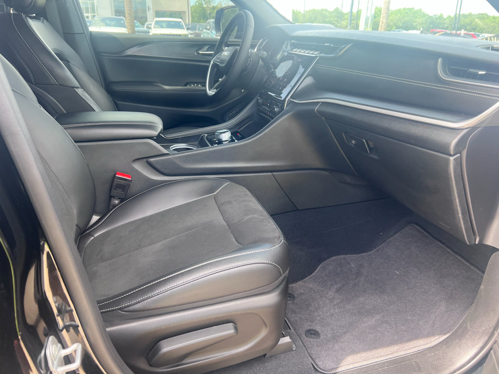 Certified 2025 Jeep Grand Cherokee Altitude RWD image 16