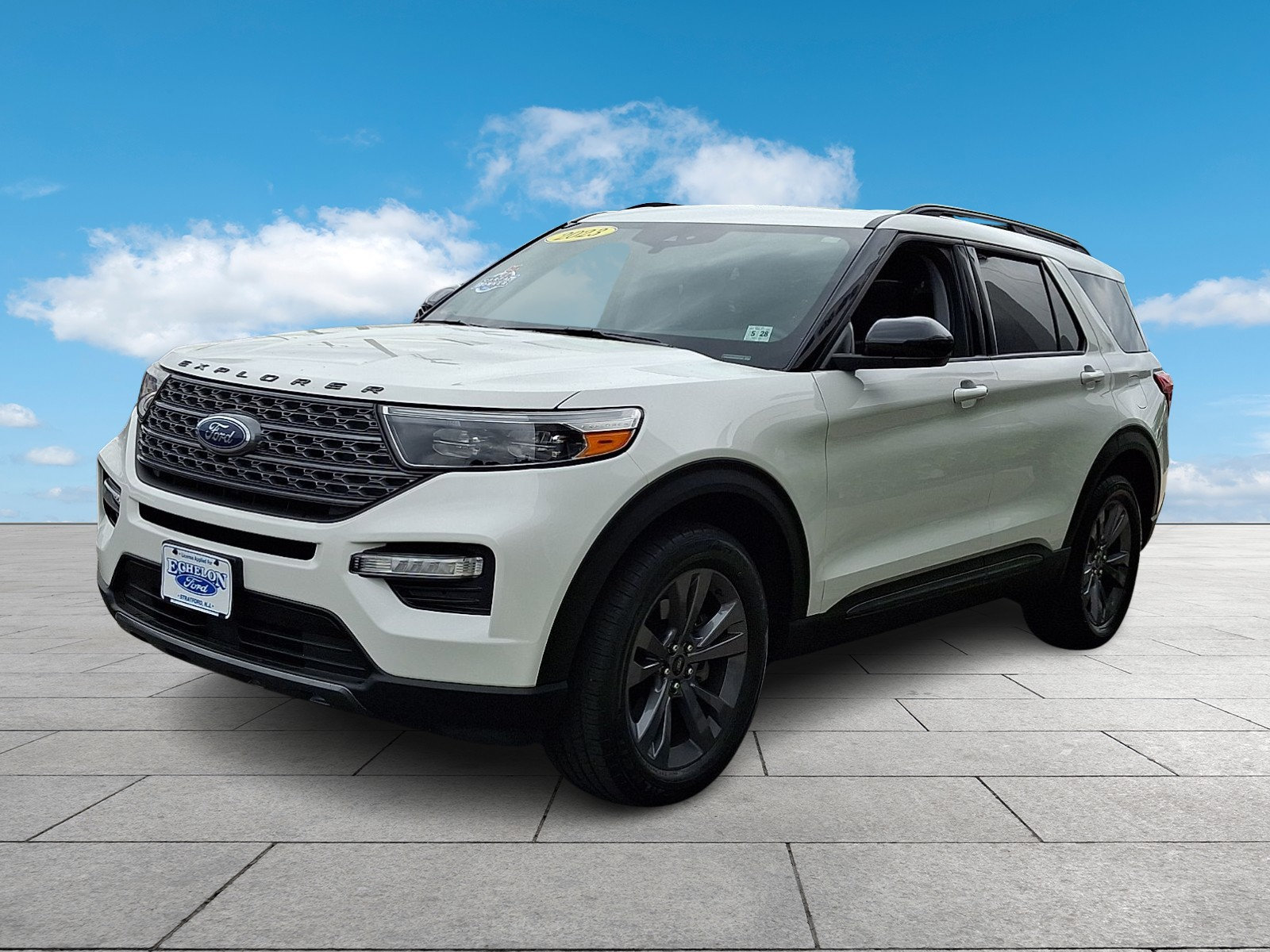 Certified 2023 Ford Explorer XLT w/ Equipment Group 202A AWD/4WD image 3
