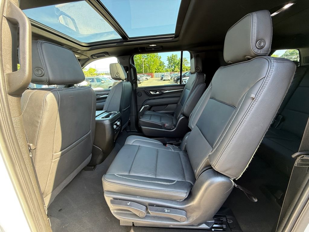 Used 2023 GMC Yukon XL Denali AWD/4WD image 24