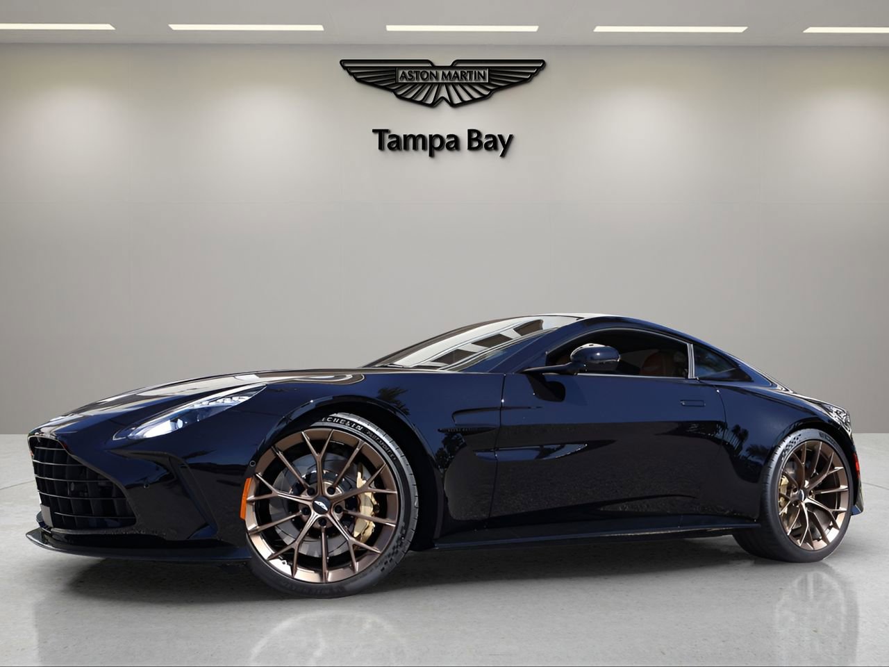 Used 2025 Aston Martin V8 Vantage Coupe RWD image 1