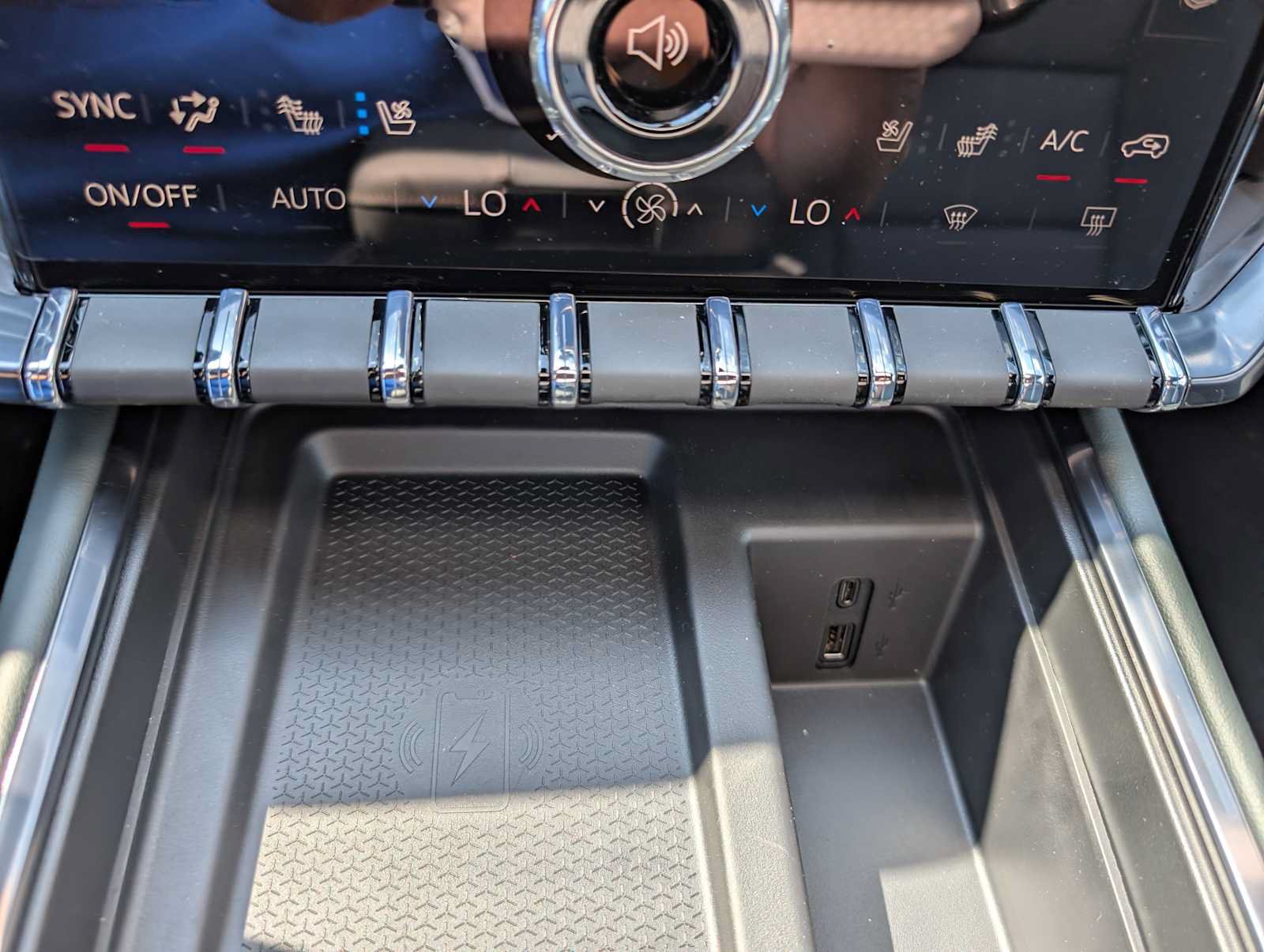 New 2026 GMC Acadia AT4 w/ Luxury Package AWD/4WD image 27