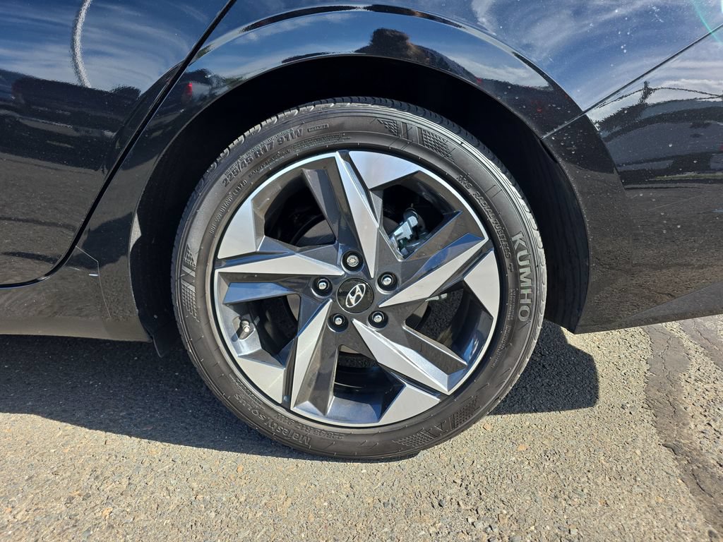 Used 2023 Hyundai Elantra Limited FWD image 12